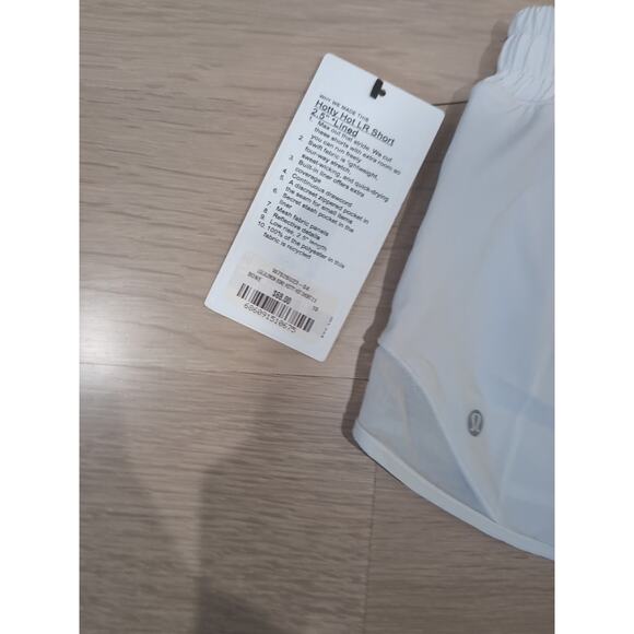 New Lululemon Size 10 Hotty Hot High Rise HR Lined Short 2.5" Bone White - Picture 8 of 8